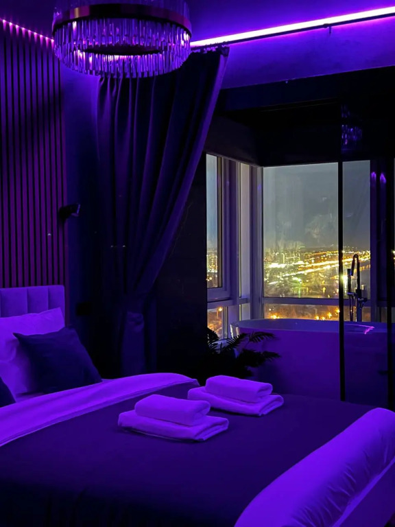 Фотография квартиры Апартаменты с панорамным видом на город и ванной