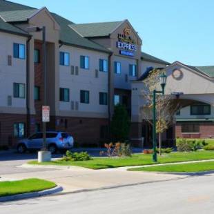 Фотографии гостиницы
Holiday Inn Express Hotel & Suites Lincoln South, an IHG Hotel