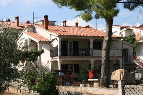 Фотография гостевого дома Apartments with a parking space Tar, Porec - 6943