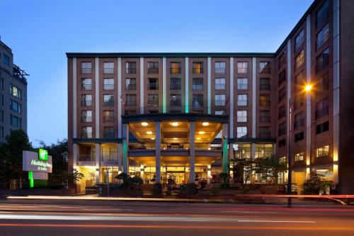 Фотография гостиницы Holiday Inn Vancouver Downtown & Suites, an IHG Hotel