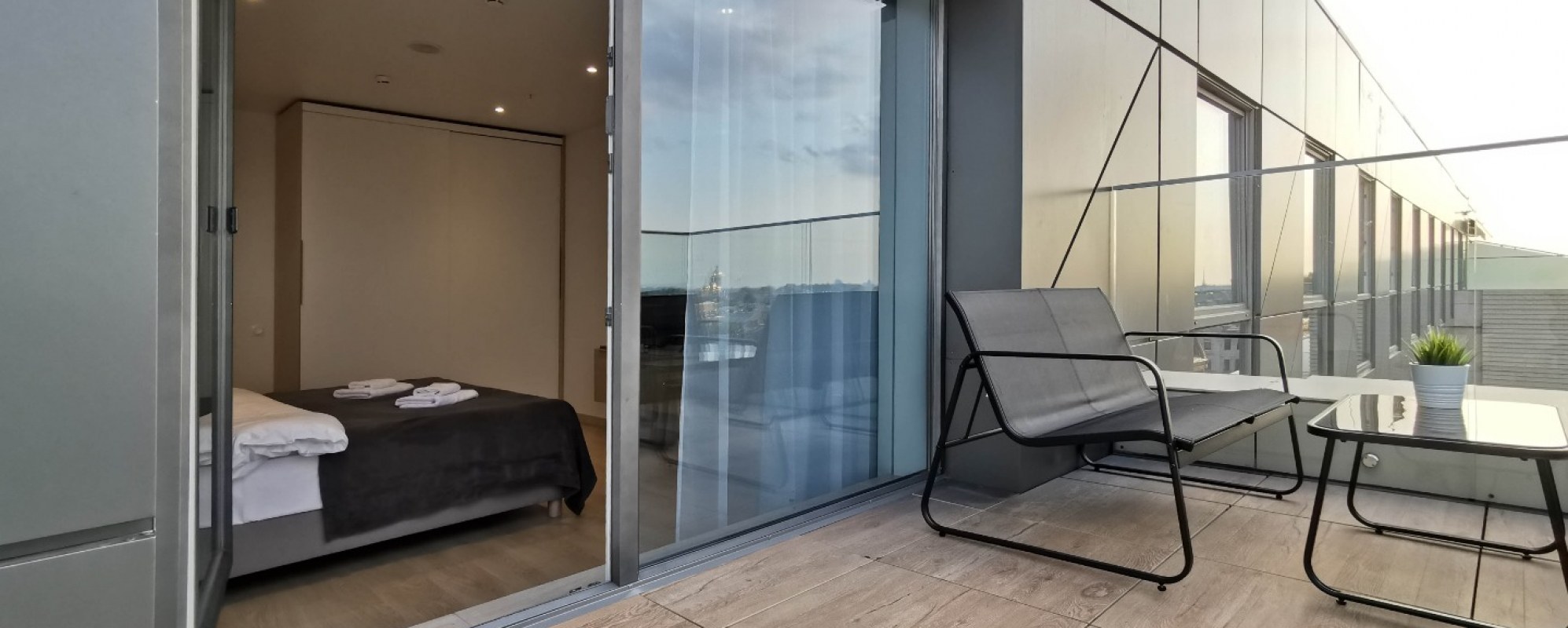 Фотографии квартиры Видовые просторные апартаменты класса люкс с террасой в центре города.