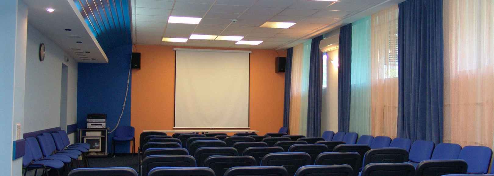 Фотография конференц-зала Волга на 90 человек