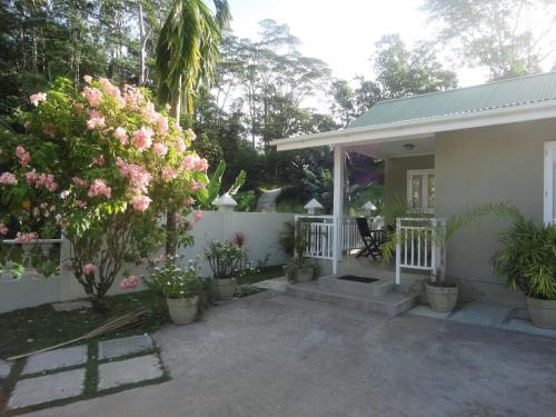 Фотография гостевого дома Sunbird Bungalow