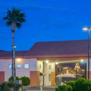 Фотографии гостиницы 
            Days Inn by Wyndham Tucson Airport