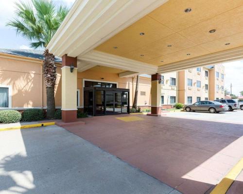 Фотография гостиницы Quality Suites Houston NW Cy-Fair