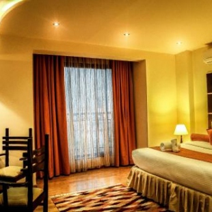 Фотография гостиницы The Monarch Hotel