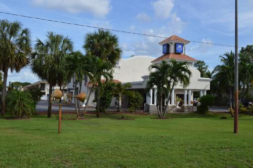Фотография гостиницы Americas Best Value Inn Fort Myers