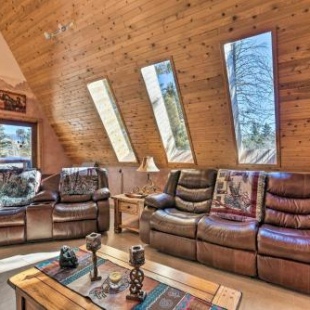 Фотография гостевого дома Cozy Angel Fire Cabin 10 Min from Ski Slopes!
