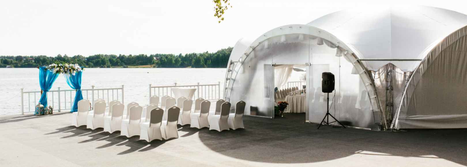 Фотография летней террасы Шатер у воды