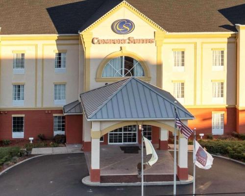 Фотография гостиницы Comfort Suites Newark - Harrison