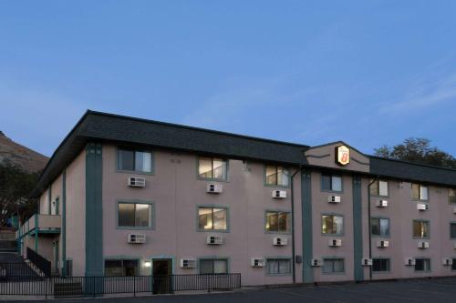 Фотография гостиницы Super 8 by Wyndham Green River