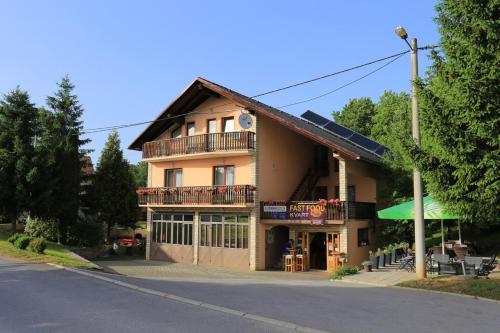 Фотография гостевого дома Apartments and rooms with parking space Donje Taboriste, Plitvice - 17486