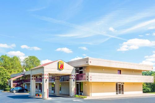 Фотография гостиницы Super 8 by Wyndham Commerce