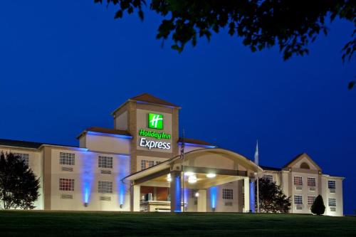 Фотография гостиницы Holiday Inn Express Murrysville - Delmont, an IHG Hotel