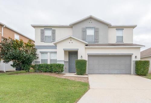 Фотография гостевого дома Disney Retreat- 5 bedroom vacation home with 3 seperate living areas, a private pool and spa and game room