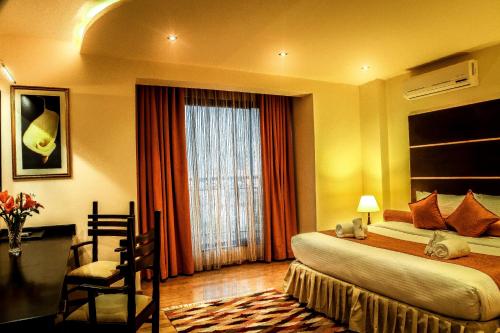 Фотография гостиницы The Monarch Hotel