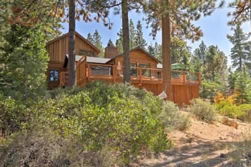 Фотография гостевого дома Old Tahoe Brockway Lodge with Hot Tub and Lake Views!