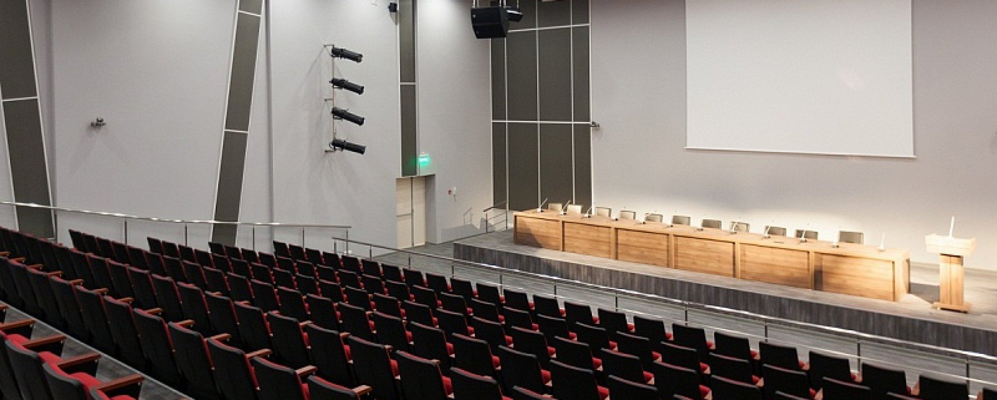 Фотографии конференц-зала ВКК Экспоград Юг Большой конференц-зал