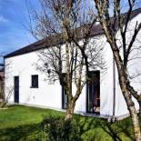 Фотография гостевого дома Spacious and attractive holiday home in peaceful setting with beautiful, large garden