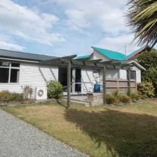 Фотография мотеля Accommodation Fiordland -The Three Bedroom House at 226A Milford Road