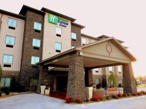Фотография гостиницы Holiday Inn Express and Suites Heber Springs, an IHG Hotel