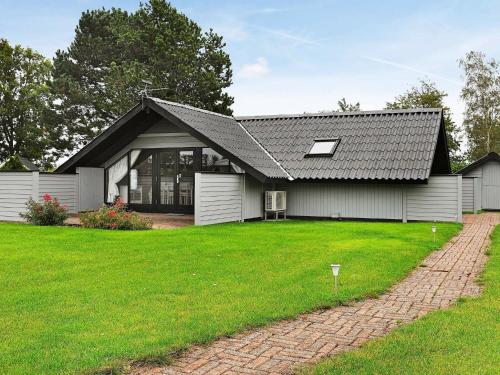 Фотография гостевого дома Three-Bedroom Holiday home in Otterup 9