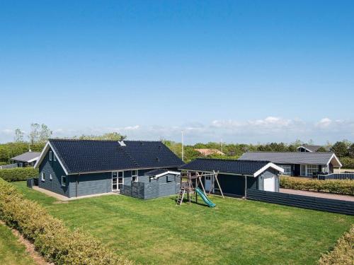 Фотография гостевого дома Three-Bedroom Holiday home in Gilleleje 4