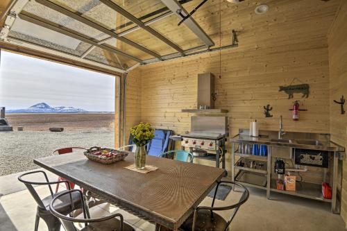 Фотографии гостевого дома
Unique Mountain Escape with Views Family Friendly!