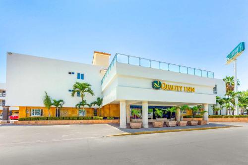 Фотография гостиницы Quality Inn Mazatlan