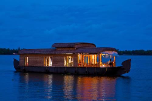 Фотография гостиницы Abad Premium House Boat