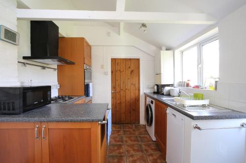 Фотография квартиры Charming, Victorian 3BR Garden Home - Oxford