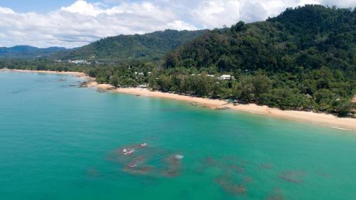 Фотография гостиницы Khaolak Wanaburee Resort - SHA Plus Sandbox