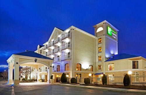 Фотография гостиницы Holiday Inn Express & Suites Asheville SW - Outlet Ctr Area, an IHG Hotel