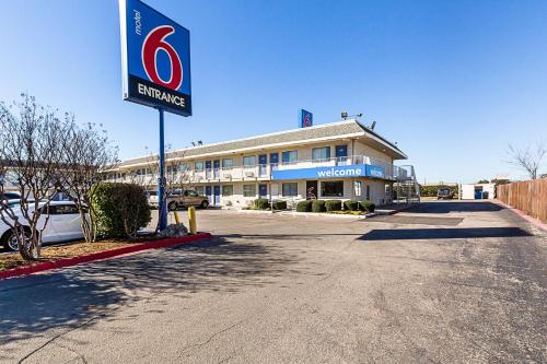 Фотография гостиницы Motel 6-Irving, TX - Dallas