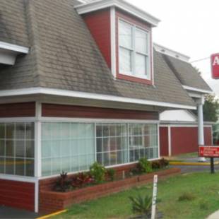 Фотографии мотеля
Adams Inn