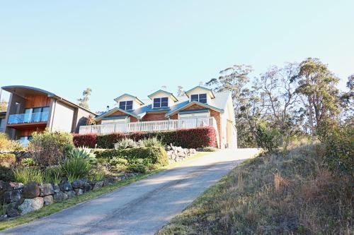 Фотография гостевого дома Whale Cove Circuit