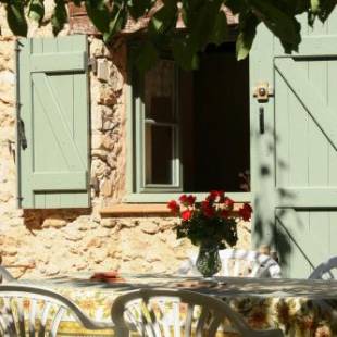 Фотографии гостевого дома 
            Le Jas charming Mas in Provence with shared pool nature calm space