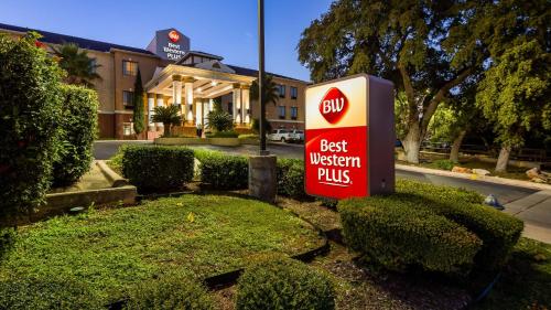 Фотография гостиницы Best Western Plus Hill Country Suites - San Antonio