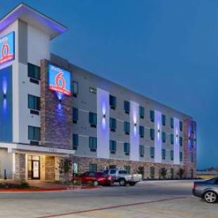 Фотографии гостиницы 
            Studio 6-Buda, TX