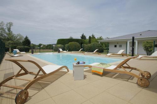 Фотография гостиницы Hôtel Grand Confort Le Moulin Rouge