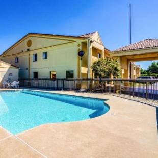 Фотографии гостиницы 
            Econo Lodge Christiansburg-Blacksburg I-81