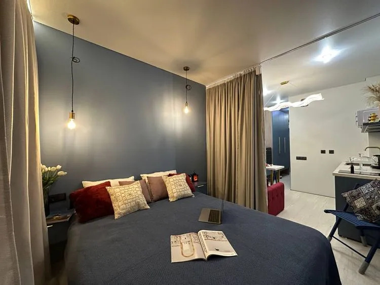 Фотография квартиры Студия "Глубокое синее небо" в доме премиум-класса Октября проспект, 75