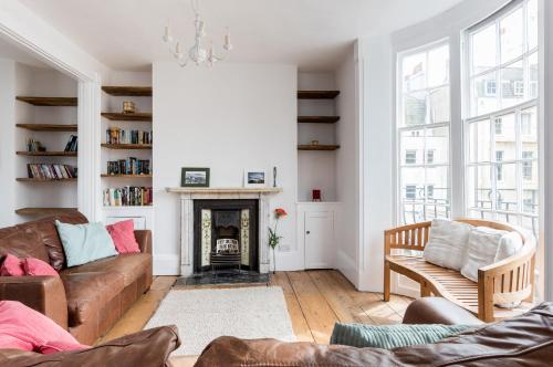 Фотография квартиры Beautiful 5-Story Townhouse with Sea View