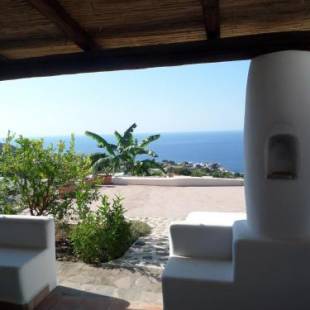 Фотографии гостевого дома 
            Le Case del Sole - Terrazzi panoramici alle Isole Eolie