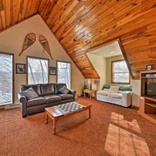 Фотография гостевого дома Ski-In and Ski-Out Ghent Cabin with Mountain Views!