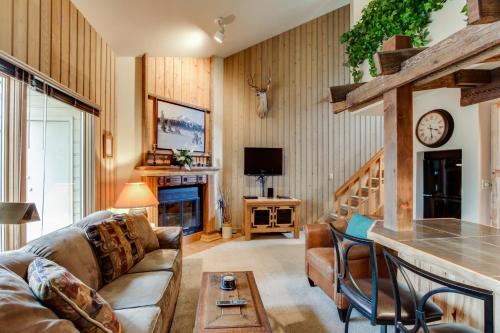 Фотография гостевого дома Mt Bachelor Village Ski House # 262