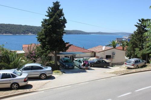 Фотография гостевого дома Apartments with a parking space Mali Losinj (Losinj) - 8067