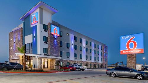 Фотография гостиницы Studio 6-Buda, TX