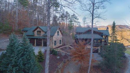 Фотография гостевого дома Legend by Escape to Blue Ridge