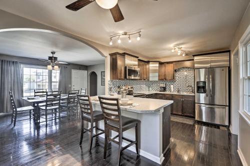 Фотографии гостевого дома
Updated Home with Patio and Yard - Walk to Music Row!